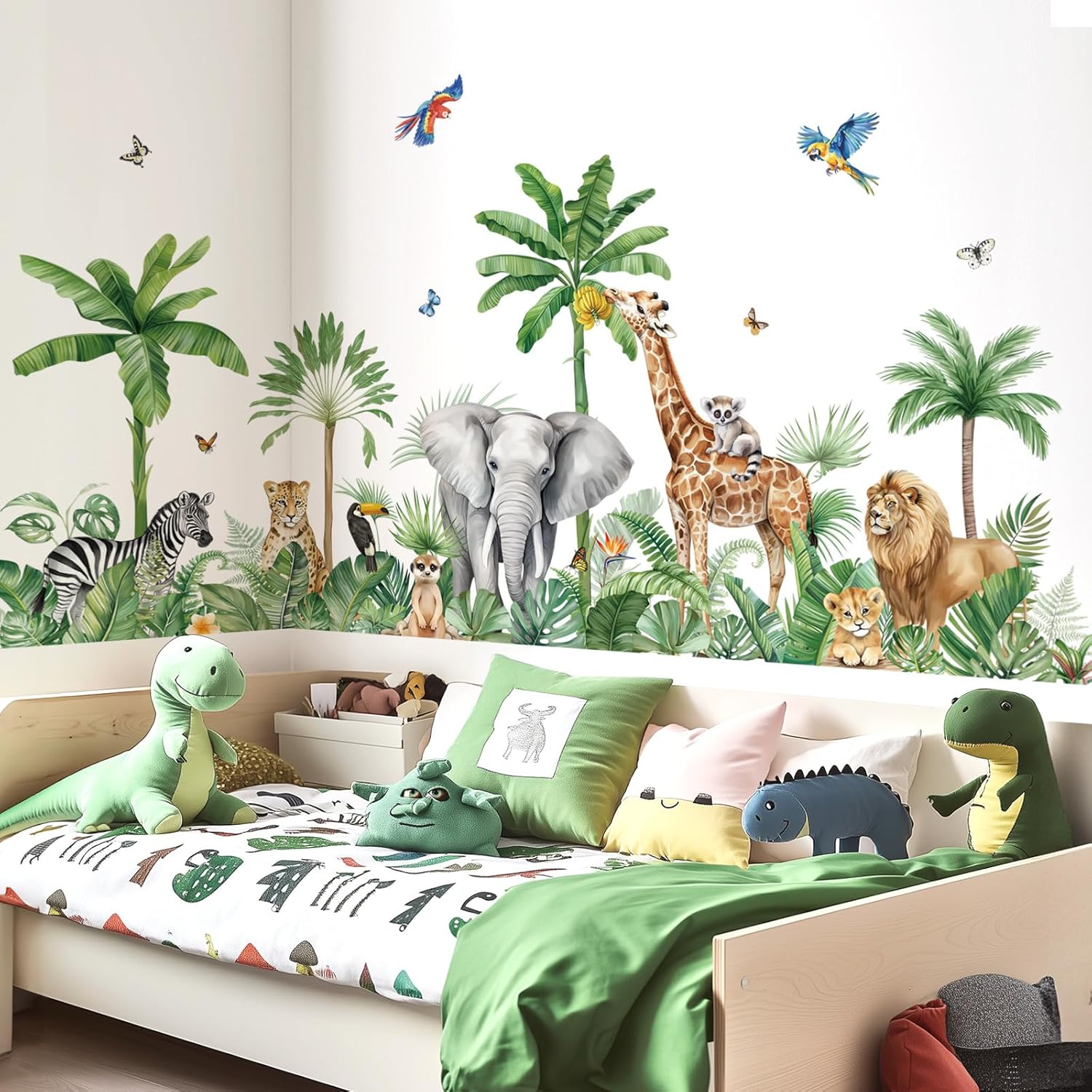 Muurstickers safari kinderkamer van DreamyWalls met dieren en palmbomen in een speelse kinderkamer